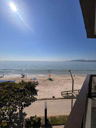 Apartamento FRENTE MAR com 3 quartos 1 suítes no bairro MEIA PRAIA em Itapema