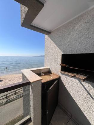 Apartamento FRENTE MAR com 3 quartos 1 suítes no bairro MEIA PRAIA em Itapema