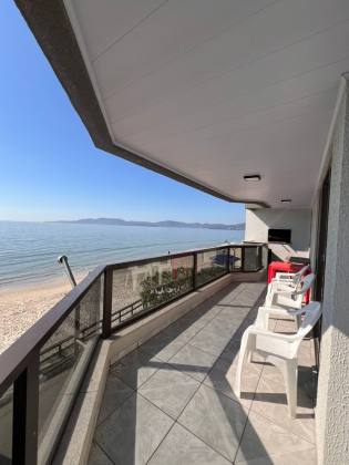 Apartamento FRENTE MAR com 3 quartos 1 suítes no bairro MEIA PRAIA em Itapema