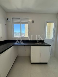 Apartamento Frente 2º Avenida - 3 suítes finamente mobiliado com 2 vagas ampla área de Lazer completa com piscina aquecida( DE R$ 2.200.000,00  POR R$ 1.985.000,00