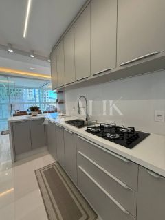 Apartamento Frente 2º Avenida - 3 suítes finamente mobiliado com 2 vagas ampla área de Lazer completa com piscina aquecida( DE R$ 2.200.000,00  POR R$ 1.985.000,00