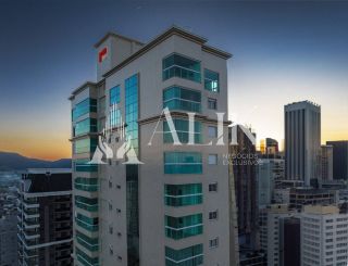 Excelente Apartamento 4 quartos ( sendo 2 suítes e 2 demi) com 2 vagas de garagem Vista Mar lazer completo finamente mobiliado de R$ 2.950.000,00 por R$ 2.490.000,00 á vista