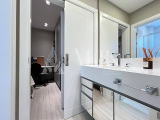 Excelente Apartamento 4 quartos ( sendo 2 suítes e 2 demi) com 2 vagas de garagem Vista Mar lazer completo finamente mobiliado de R$ 2.950.000,00 por R$ 2.490.000,00 á vista