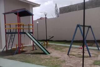 Apartamento Padrão no bairro Estrada do Coco em Lauro de Freitas