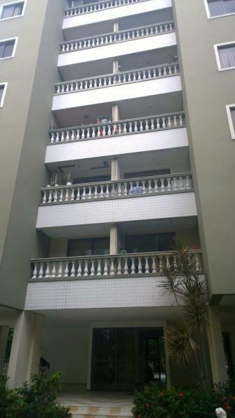 Apartamento Padrão no bairro Estrada do Coco em Lauro de Freitas