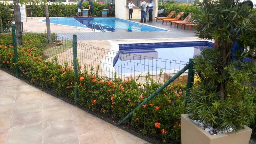 Apartamento Padrão no bairro Estrada do Coco em Lauro de Freitas