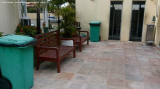 Apartamento Padrão no bairro Estrada do Coco em Lauro de Freitas