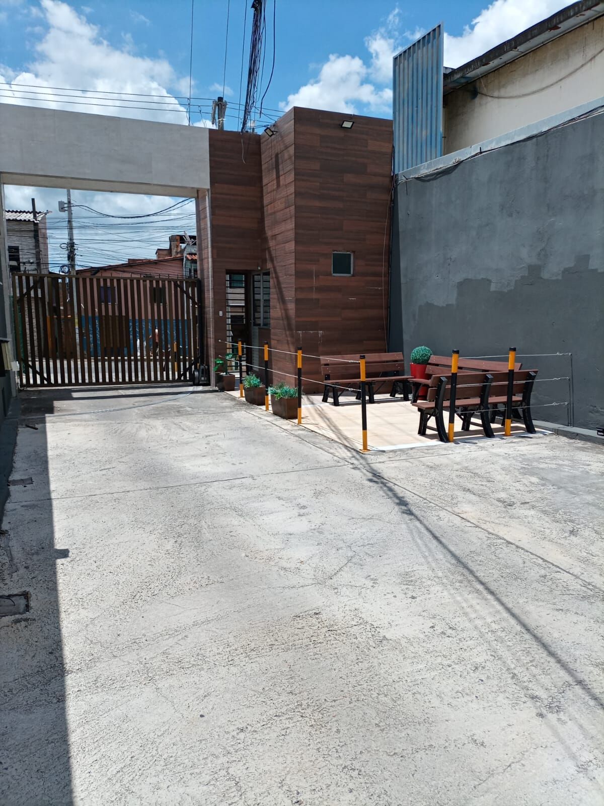 Apartamento Padrão no bairro Mussurunga I em Salvador