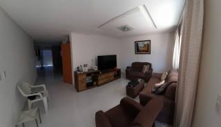 Casa em Condomínio - Completamente mobiliada