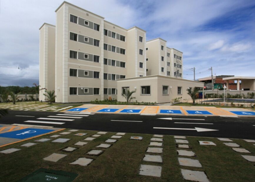 2/4 Reformado - Elevador - 4º Andar - Centro - Lauro de Freitas - Próx. Estádio