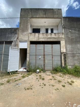 Prédio com Galpão Comercial e 2 Apartamentos Residenciais á Venda - Itabaiana/SE