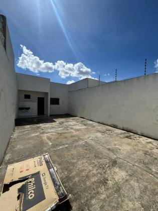 Casa à Venda no Loteamento Santo Antônio, no fundo do Shopping Peixoto em Itabaiana/SE
