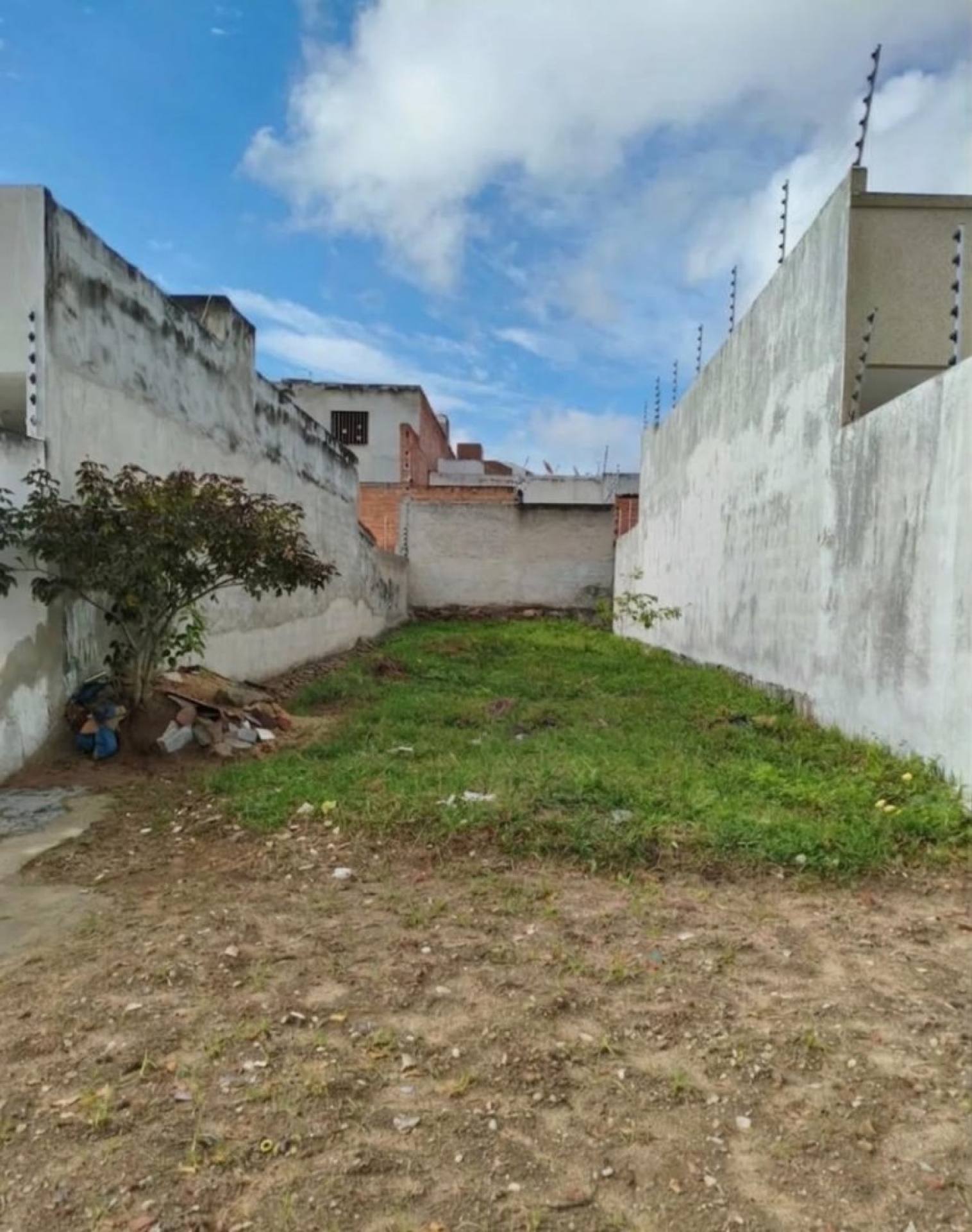 Terreno á venda - No Loteamento Santa Monica I