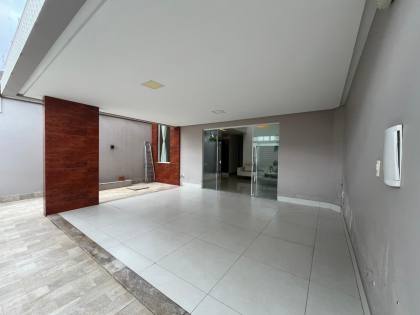 Casa de Alto Padrão á venda - Bairro Marianga