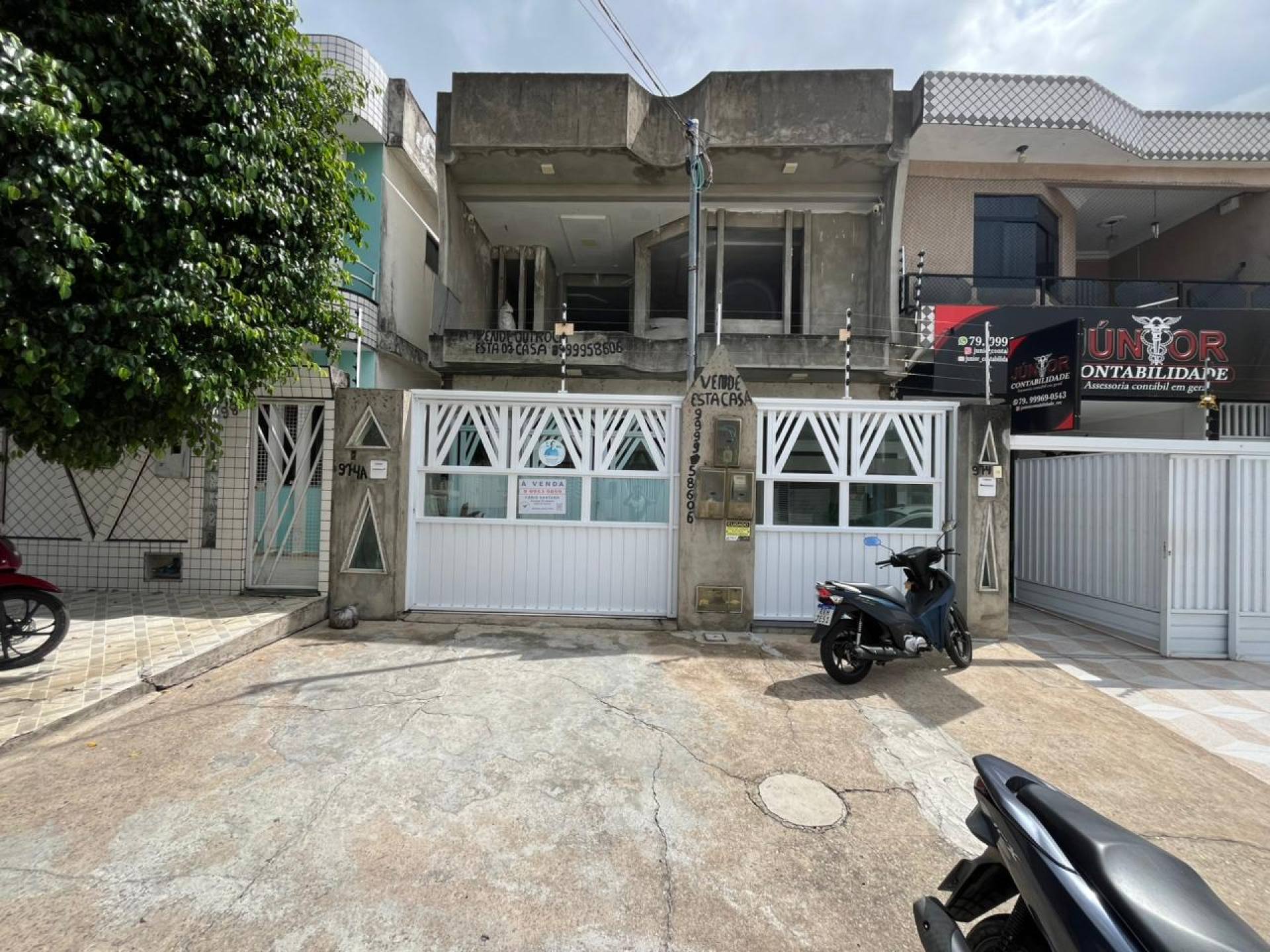 Casa duplex com 5 quartos próxima à Lokcar – Ideal para família grande