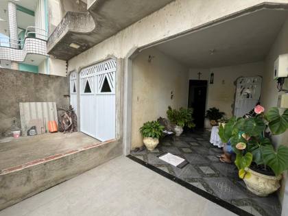 Casa duplex com 5 quartos próxima à Lokcar – Ideal para família grande