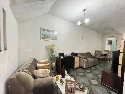 Casa duplex com 5 quartos próxima à Lokcar – Ideal para família grande