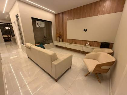 Casa com suíte e área gourmet no Santa Mônica II – Acabamento de alto padrão