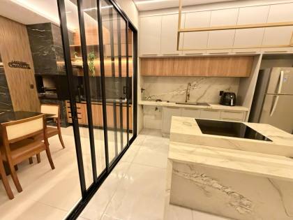 Casa com suíte e área gourmet no Santa Mônica II – Acabamento de alto padrão