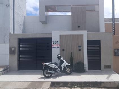 Casa com suíte e área gourmet no Santa Mônica II – Acabamento de alto padrão