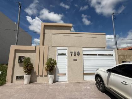 Casa com piscina e área gourmet no Le Corbusier – Financiável