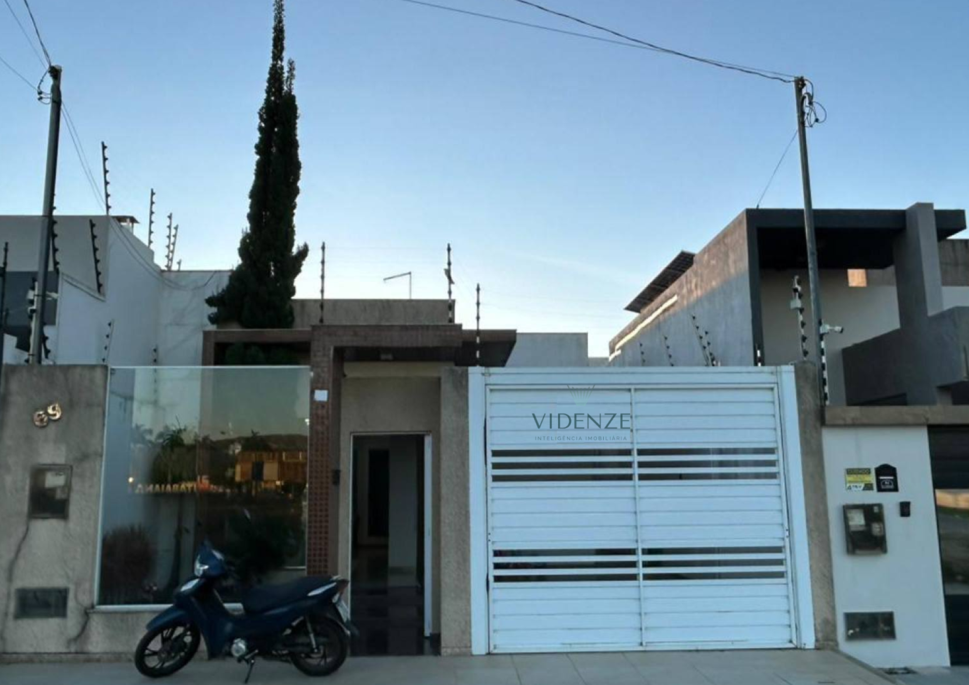 Imóvel em frente ao 