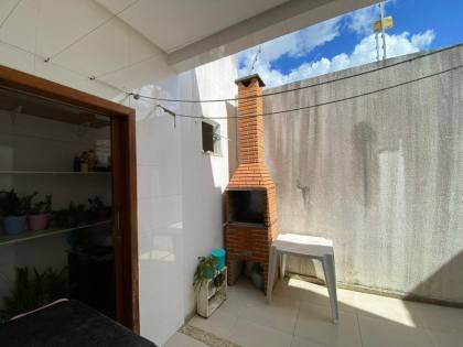 Imóvel em frente ao 