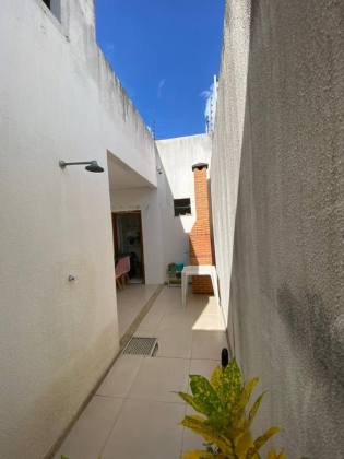 Imóvel em frente ao 