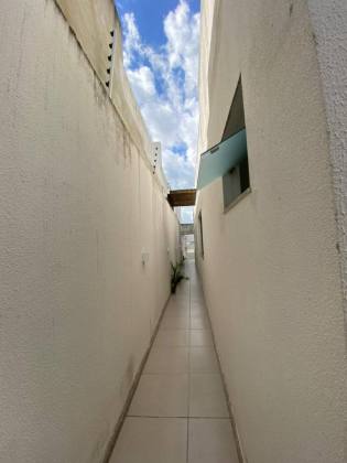 Imóvel em frente ao 