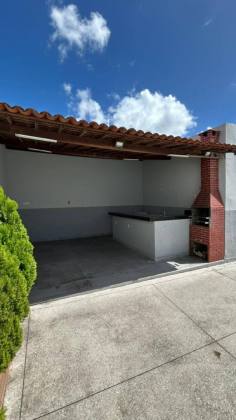 Imóvel mobiliado com piscina no CENTRO de Itabaiana, para residência e/ou comércio, 15 vagas de garagem