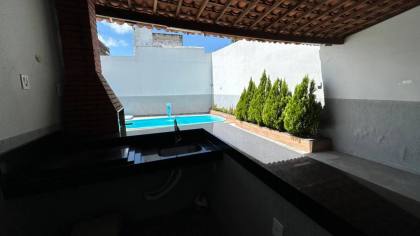 Imóvel mobiliado com piscina no CENTRO de Itabaiana, para residência e/ou comércio, 15 vagas de garagem