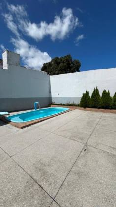 Imóvel mobiliado com piscina no CENTRO de Itabaiana, para residência e/ou comércio, 15 vagas de garagem