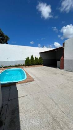 Imóvel mobiliado com piscina no CENTRO de Itabaiana, para residência e/ou comércio, 15 vagas de garagem
