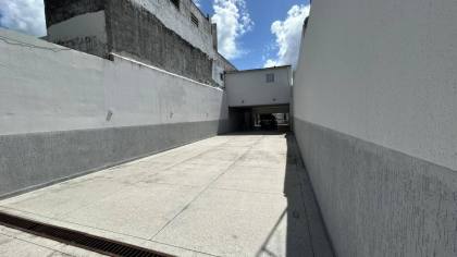 Imóvel mobiliado com piscina no CENTRO de Itabaiana, para residência e/ou comércio, 15 vagas de garagem