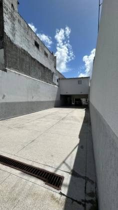 Imóvel mobiliado com piscina no CENTRO de Itabaiana, para residência e/ou comércio, 15 vagas de garagem