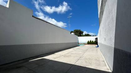 Imóvel mobiliado com piscina no CENTRO de Itabaiana, para residência e/ou comércio, 15 vagas de garagem