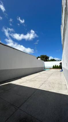 Imóvel mobiliado com piscina no CENTRO de Itabaiana, para residência e/ou comércio, 15 vagas de garagem
