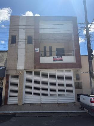 Casa financiável com 4 quartos – Apenas o pavimento superior à venda
