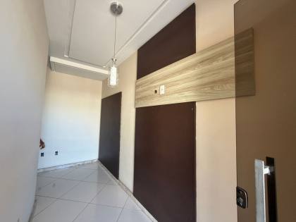 Casa financiável com 4 quartos – Apenas o pavimento superior à venda