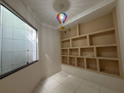 Casa financiável com 4 quartos – Apenas o pavimento superior à venda