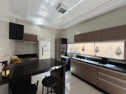 Casa financiável com 4 quartos – Apenas o pavimento superior à venda