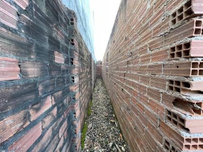 Terreno com paredes elevadas à venda no bairro Miguel Teles de Mendonça em Itabaiana