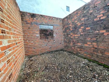 Terreno com paredes elevadas à venda no bairro Miguel Teles de Mendonça em Itabaiana