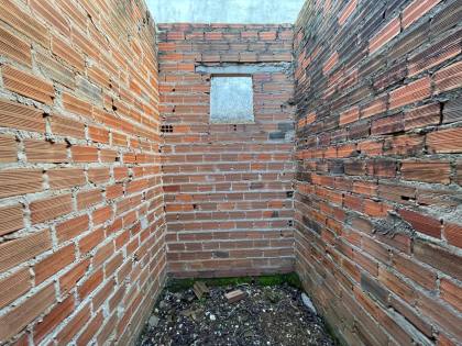Terreno com paredes elevadas à venda no bairro Miguel Teles de Mendonça em Itabaiana