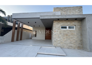 Casa DE ALTO PADRÃO à Venda no Condomínio Heitor Villa Lobos, em Itabaiana