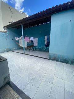 Casa à Venda em frente ao Colégio Murilo Braga, no Centro de Itabaiana/SE