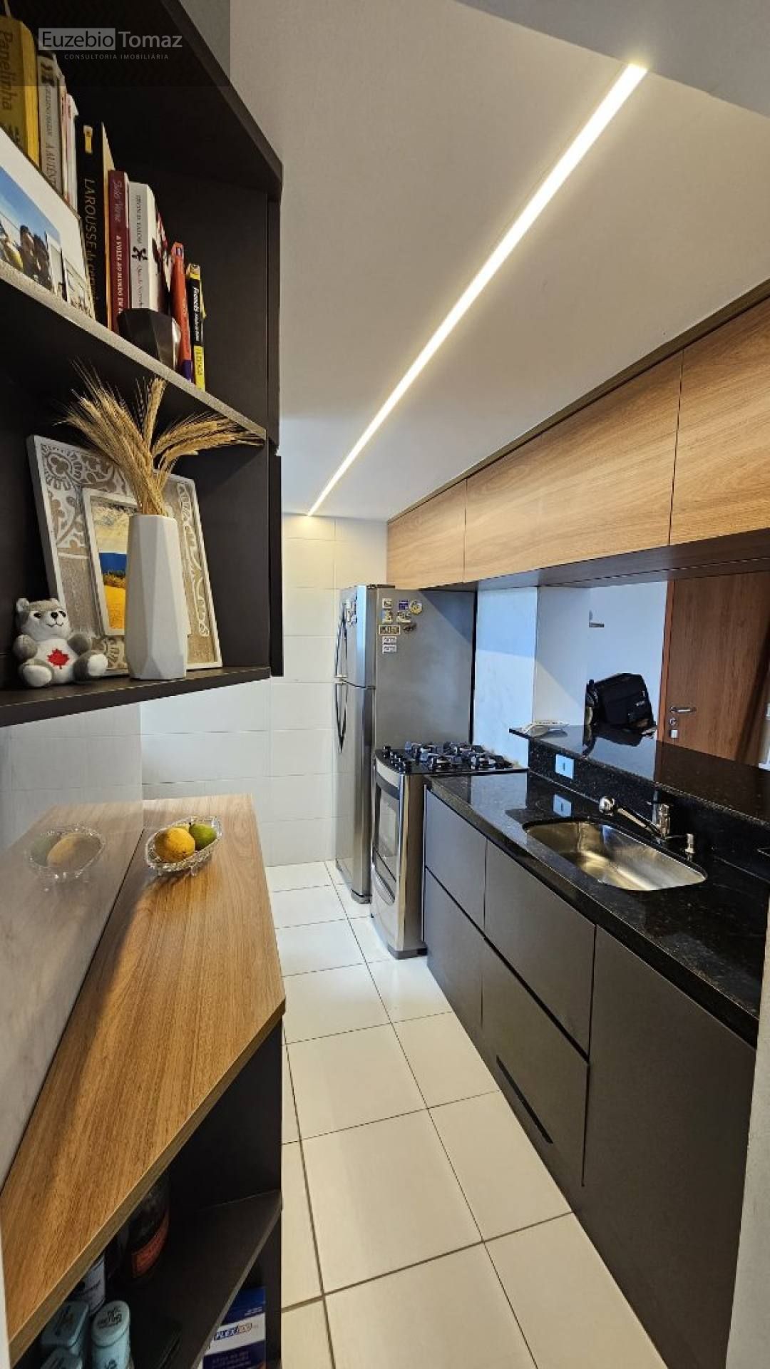 Apto no residencial Pátio semi-mobiliado com sala ampliada