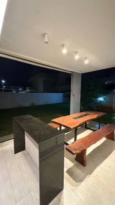 Casa de Condomínio Para Vender com 3/4 sendo 1 suíte master no bairro Robalo em Aracaju