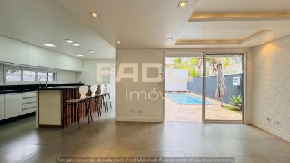 Casa de luxo com 3 suítes e piscina em Santa Felicidade - 353m² - R$ 2.850.000,00