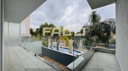 Casa de luxo com 3 suítes e piscina em Santa Felicidade - 353m² - R$ 2.850.000,00